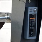 Zobacz, zanim otworzysz: domofon wizualny, który daje większą kontrolę nad wejściem i spokój na co dzień