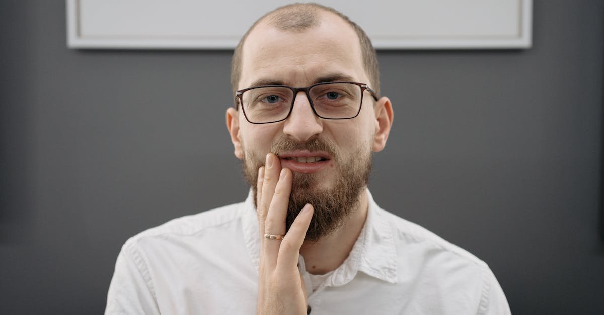 Szczęka pod presją: co naprawdę wywołuje ból i jak go zatrzymać