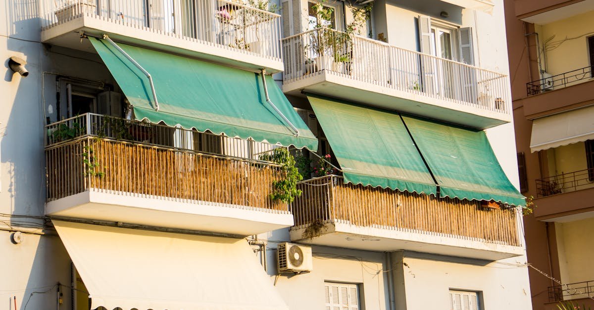 Balkon jak prywatna oaza: sprytne osłony, dzięki którym zyskasz więcej prywatności i stylu